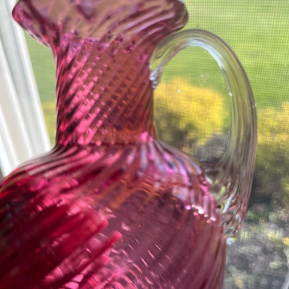 MINI CRANBERRY SWIRL PITCHER WITH CLEAR APPLIED HANDLE VTG MINIMALISM DECOR - Picture 12 of 14